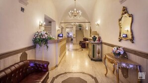Interior entrance - Hotel Cavour (Bologna)