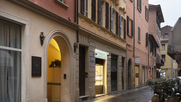 Front of property - Hotel Cavour (Bologna)