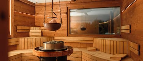 Couples treatment rooms, sauna, hot tub, steam room, body treatments