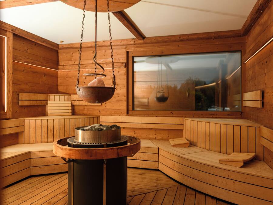 Couples treatment rooms, sauna, hot tub, steam room, body treatments