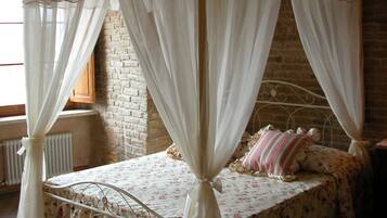 Down duvets, minibar, individually decorated, individually furnished