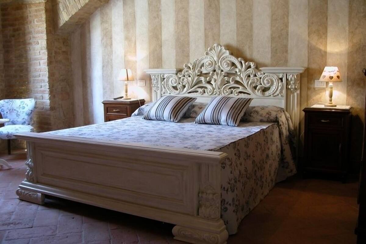 Down duvets, minibar, individually decorated, individually furnished