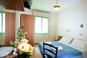 Chambre Double (extra bed) | Draps en coton égyptien, bureau, Wi-Fi gratuit