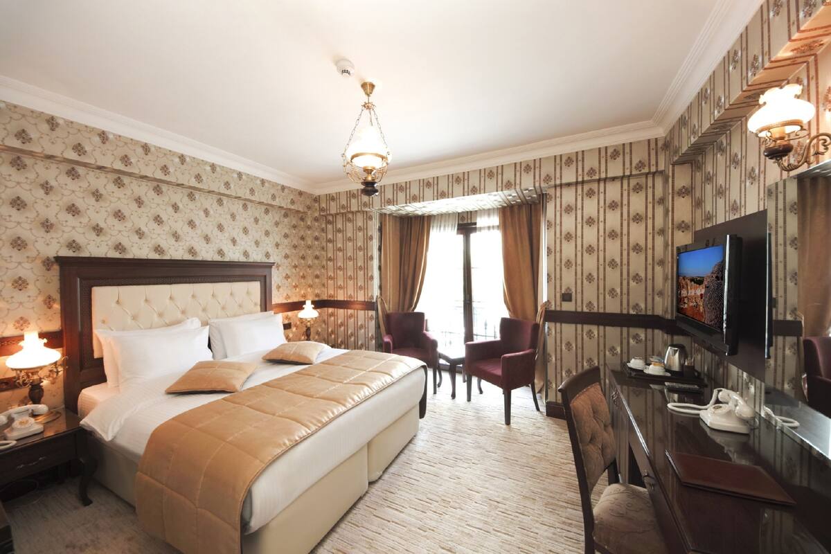 Deluxe Double Room | Premium bedding, minibar, in-room safe, desk