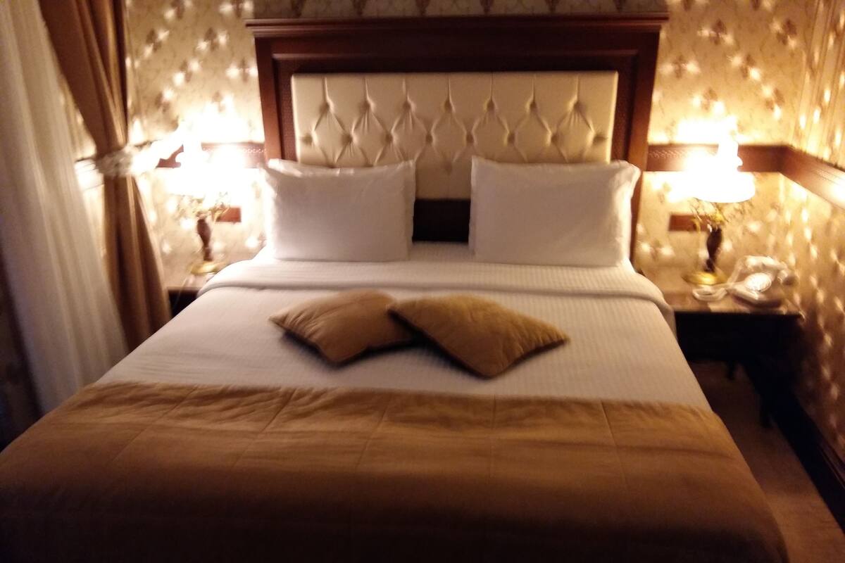 Economy Basement Room | Premium bedding, minibar, in-room safe, desk