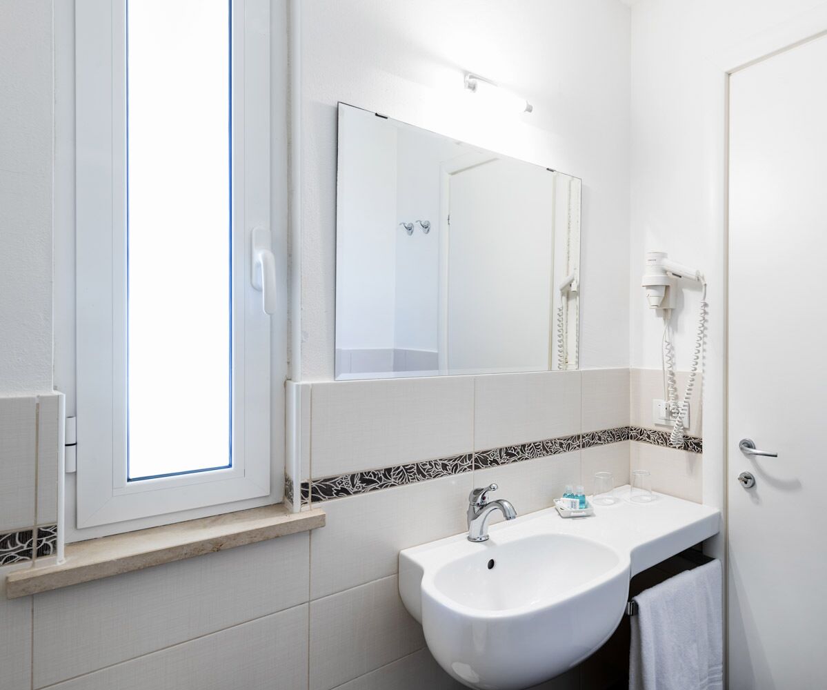 superior double or twin room | bathroom | shower, free toiletries, hair dryer, bidet