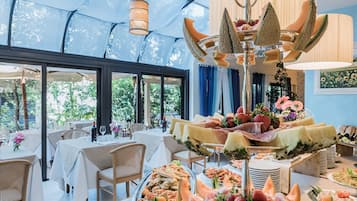 Breakfast, lunch, dinner served; garden views