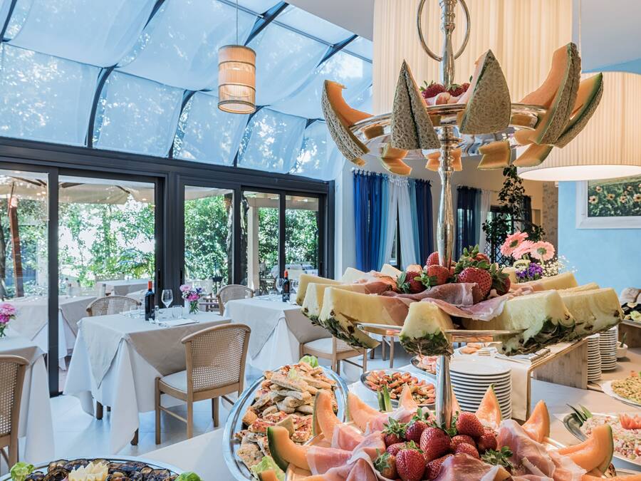 Breakfast, lunch, dinner served; garden views