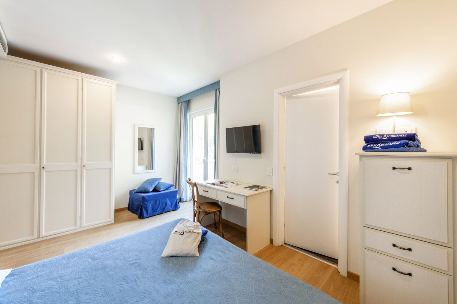 superior double or twin room | in-room safe, desk, free wifi, bed sheets