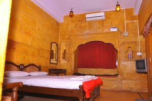 Standard Room (A/C) | Premium bedding, memory foam beds, desk, free WiFi - Gorakh Haveli (Jaisalmer)