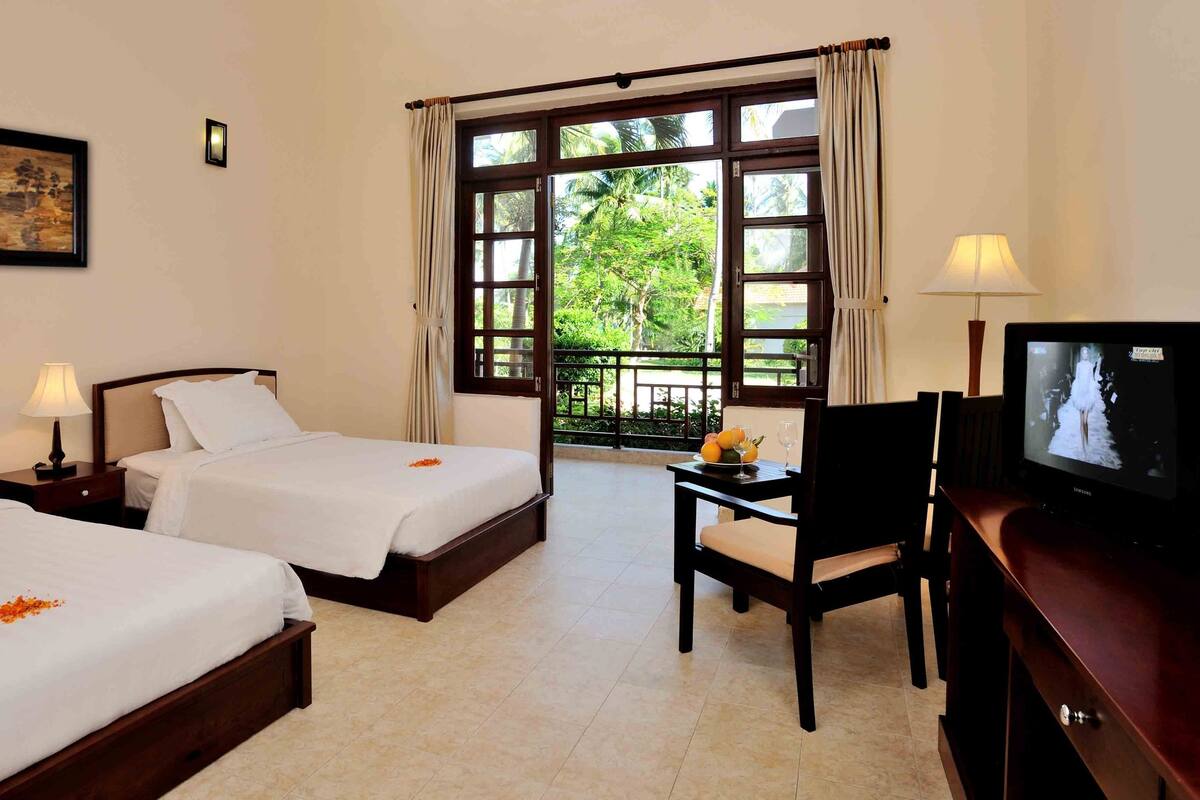 minibar, in-room safe, desk, blackout curtains