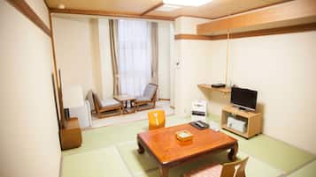 In-room safe, free WiFi, bed sheets