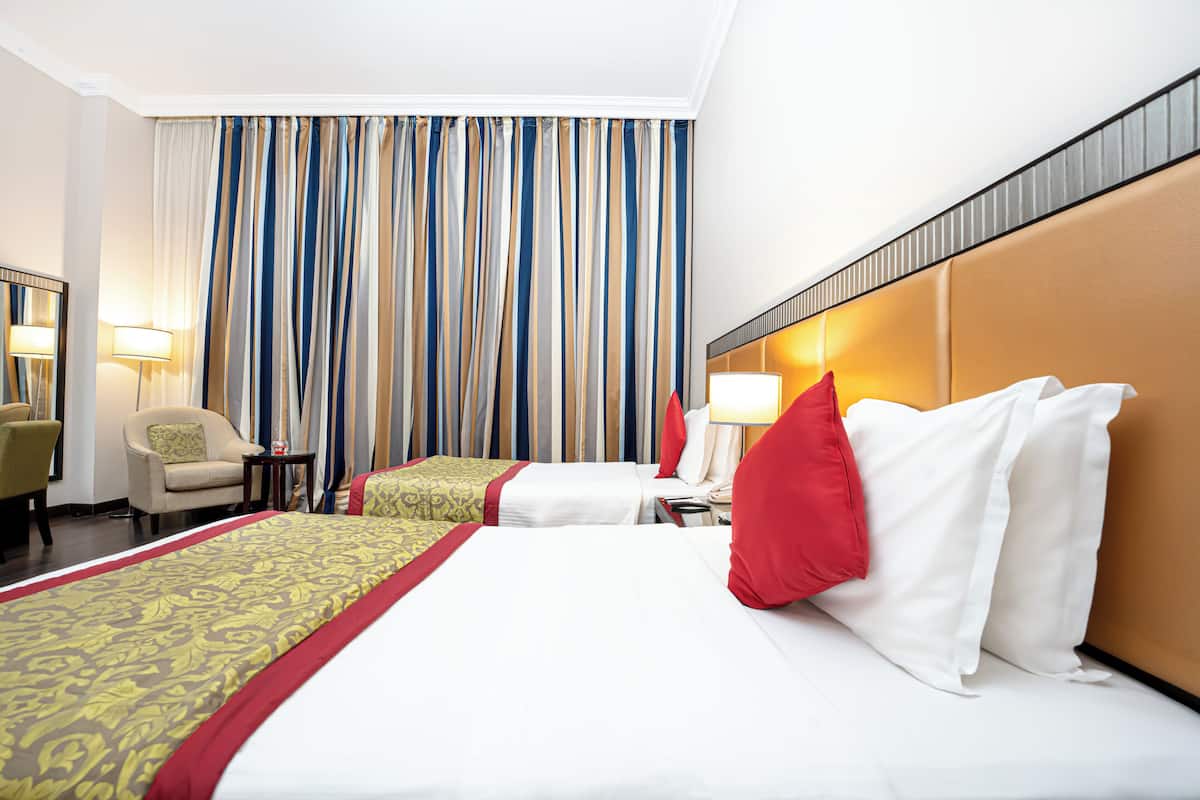 Deluxe-værelse med 2 enkeltsenge - 1 kingsize-seng | 1 soveværelse, premium-sengetøj, Select Comfort-senge, minibar