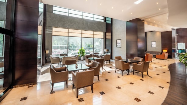 Lobby-lounge