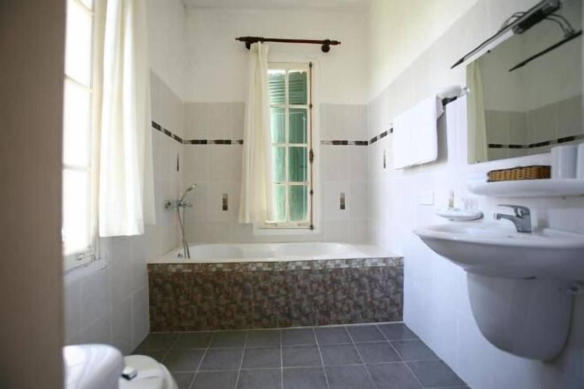 Bathroom | Free toiletries, hair dryer, slippers, towels