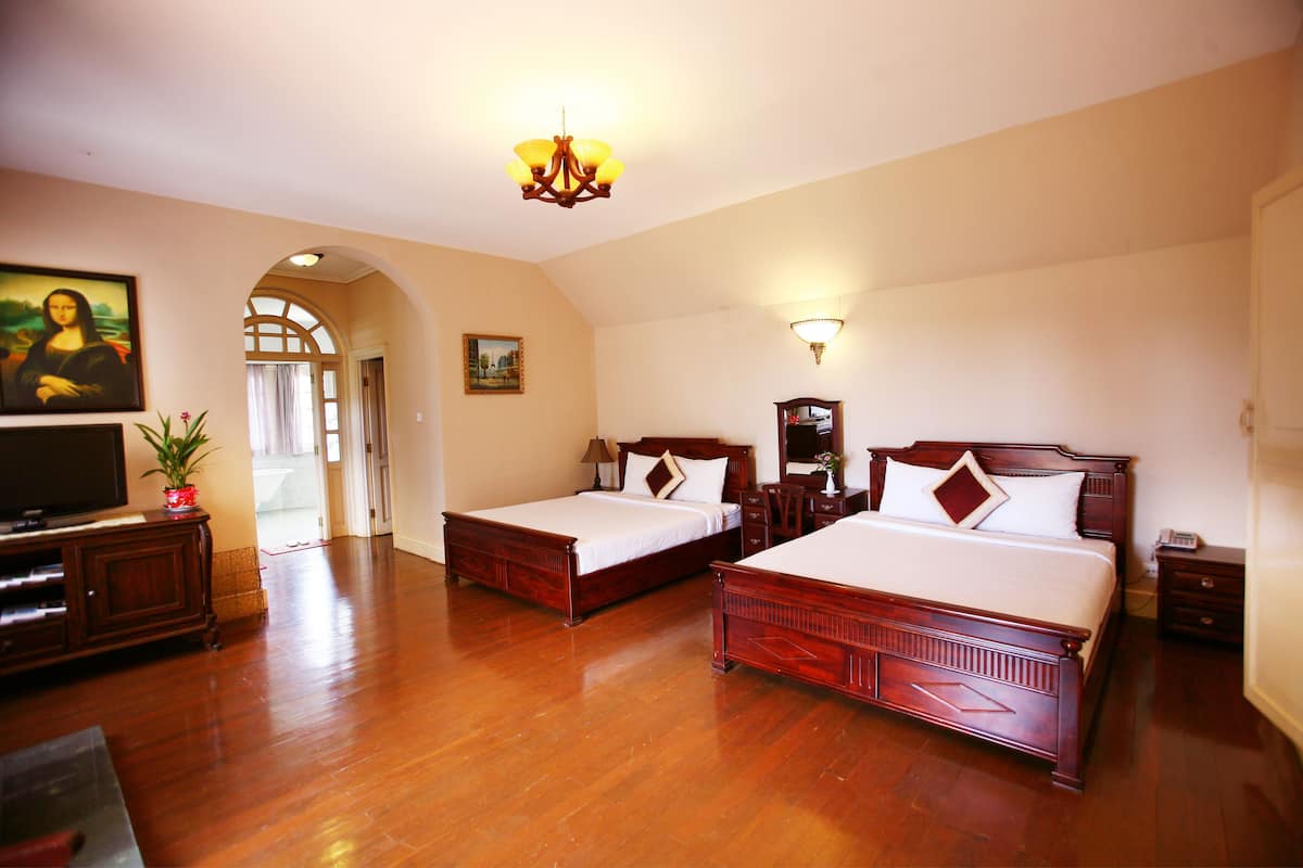 Chambre Double ou avec lits jumeaux (VIP) | 1 chambre, minibar, coffres-forts dans les chambres, bureau