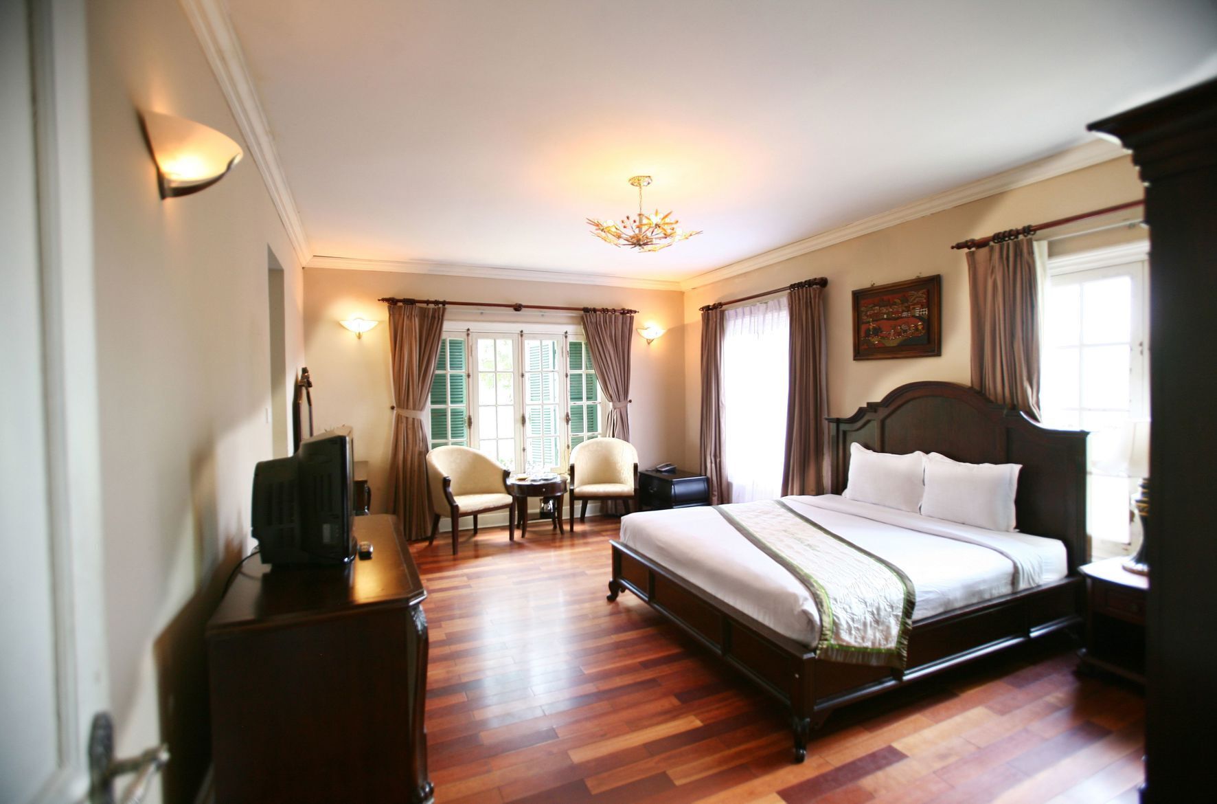 Minibar, in-room safe, desk, blackout drapes