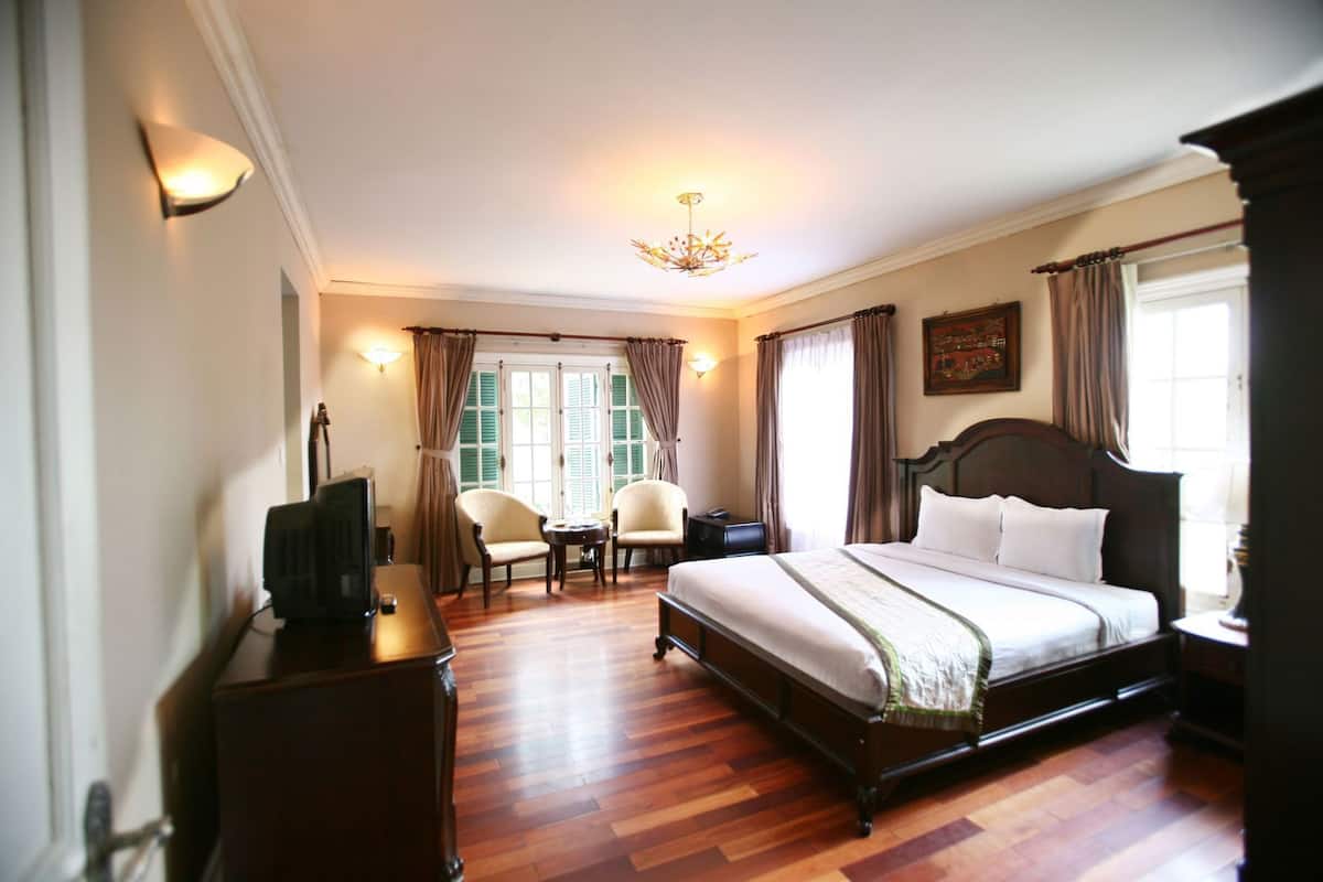 Minibar, in-room safe, desk, blackout drapes