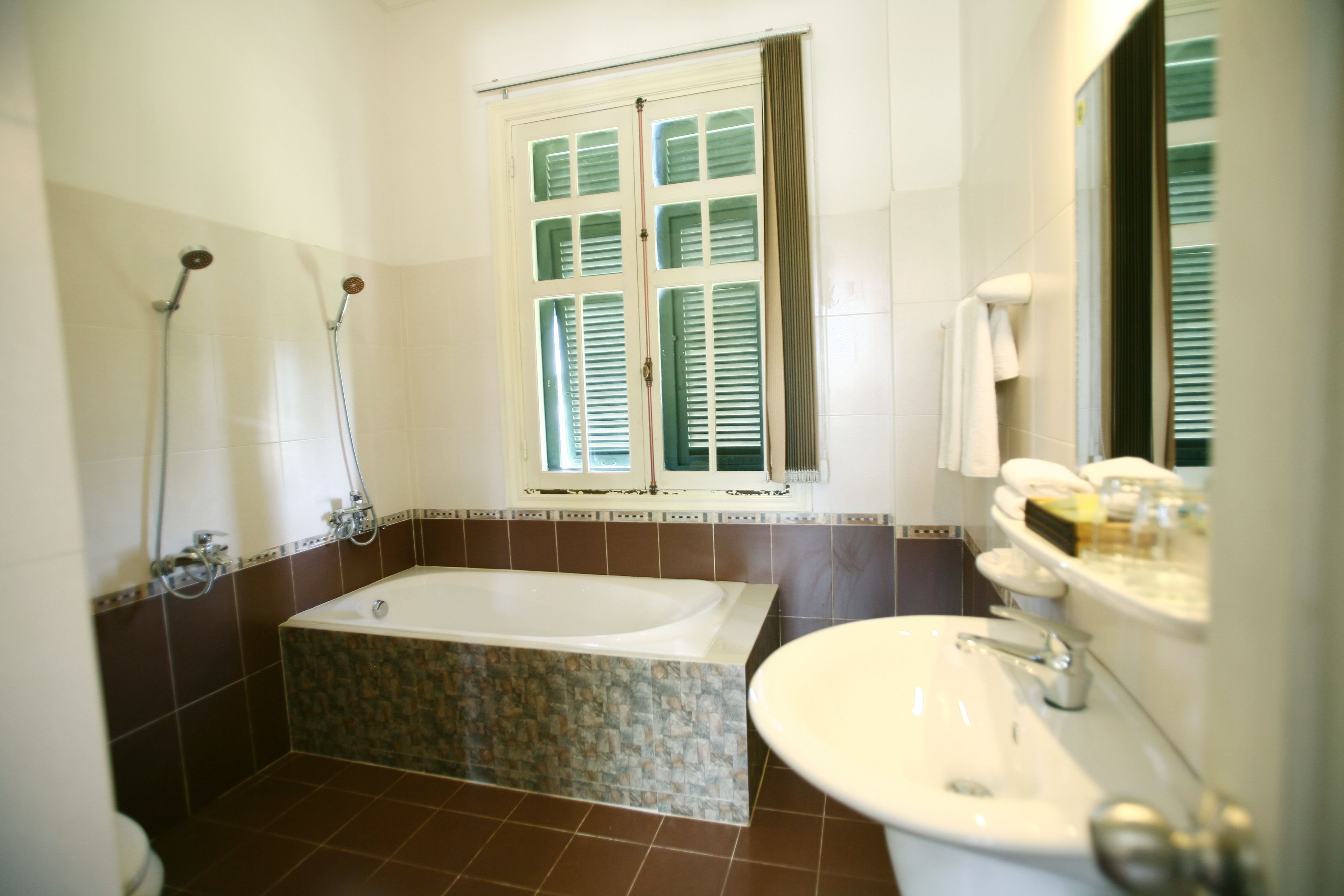 Habitación junior doble | Baño | Artículos de higiene personal gratuitos, secador de pelo y zapatillas