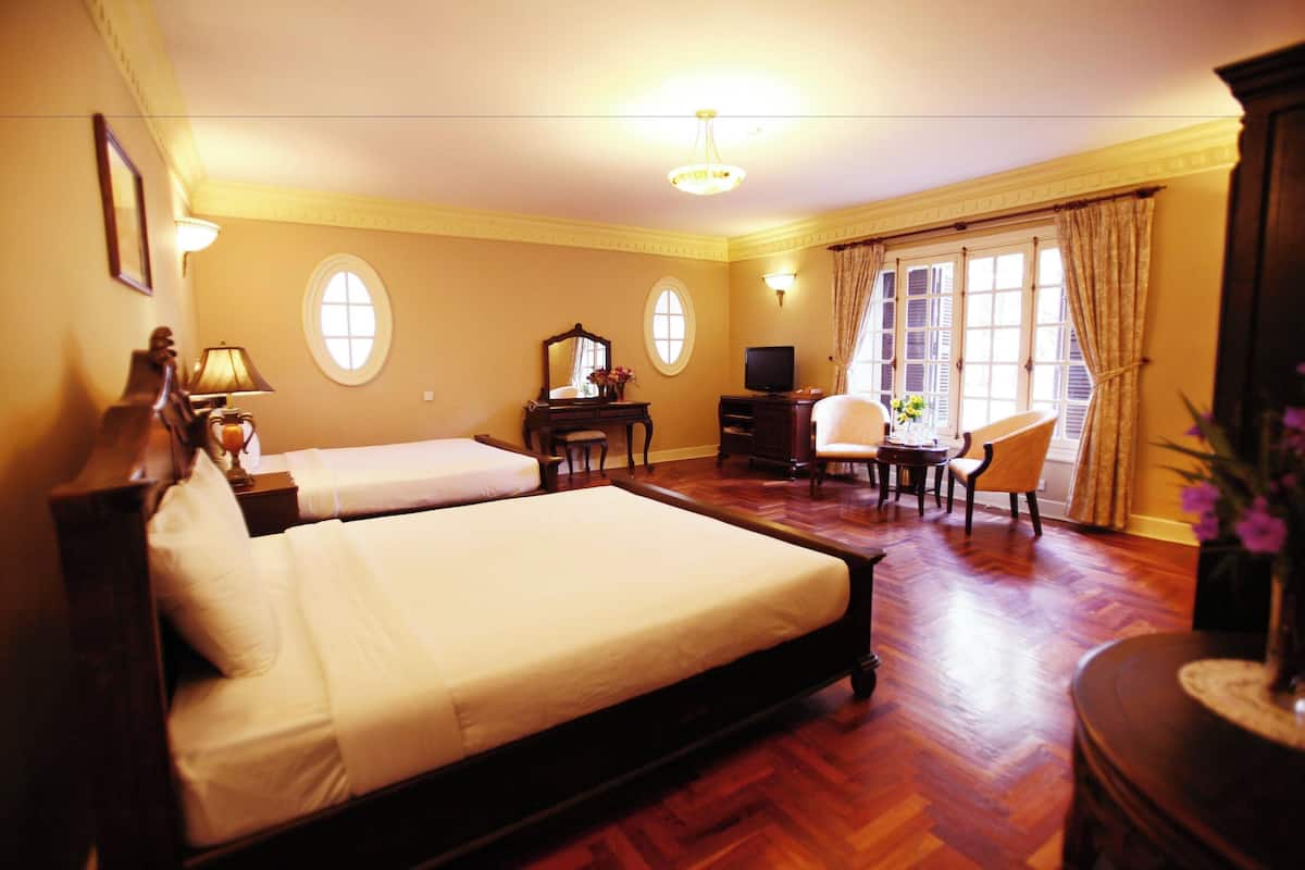 Minibar, in-room safe, desk, blackout drapes