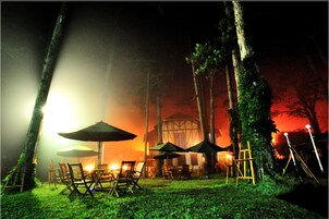 Fachada del alojamiento - Noche