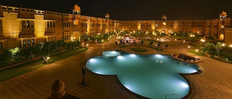 Outdoor pool, pool umbrellas, sun loungers