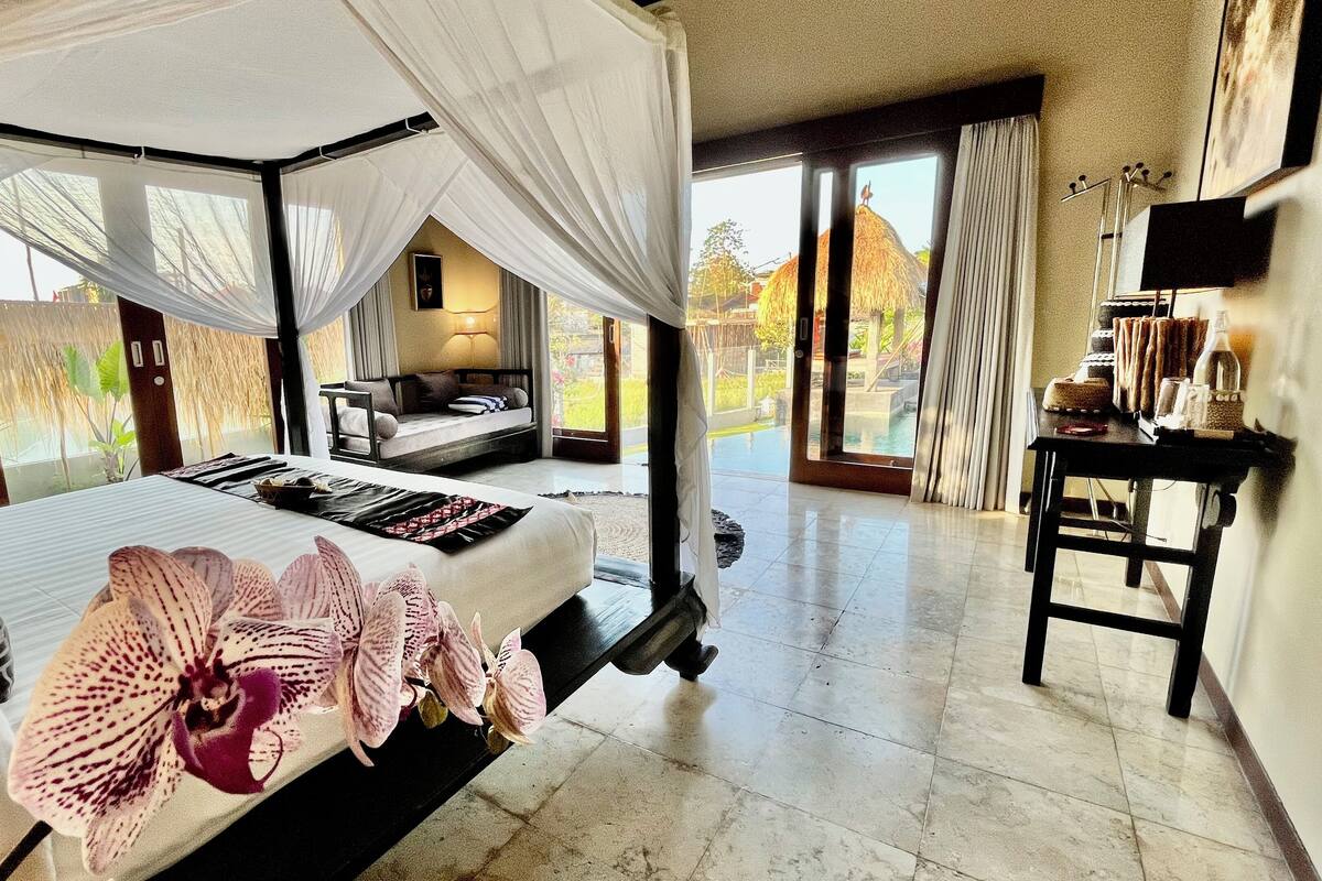 2 bedrooms, in-room safe, individually decorated, individually furnished