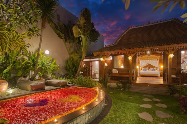 Kolam renang outdoor