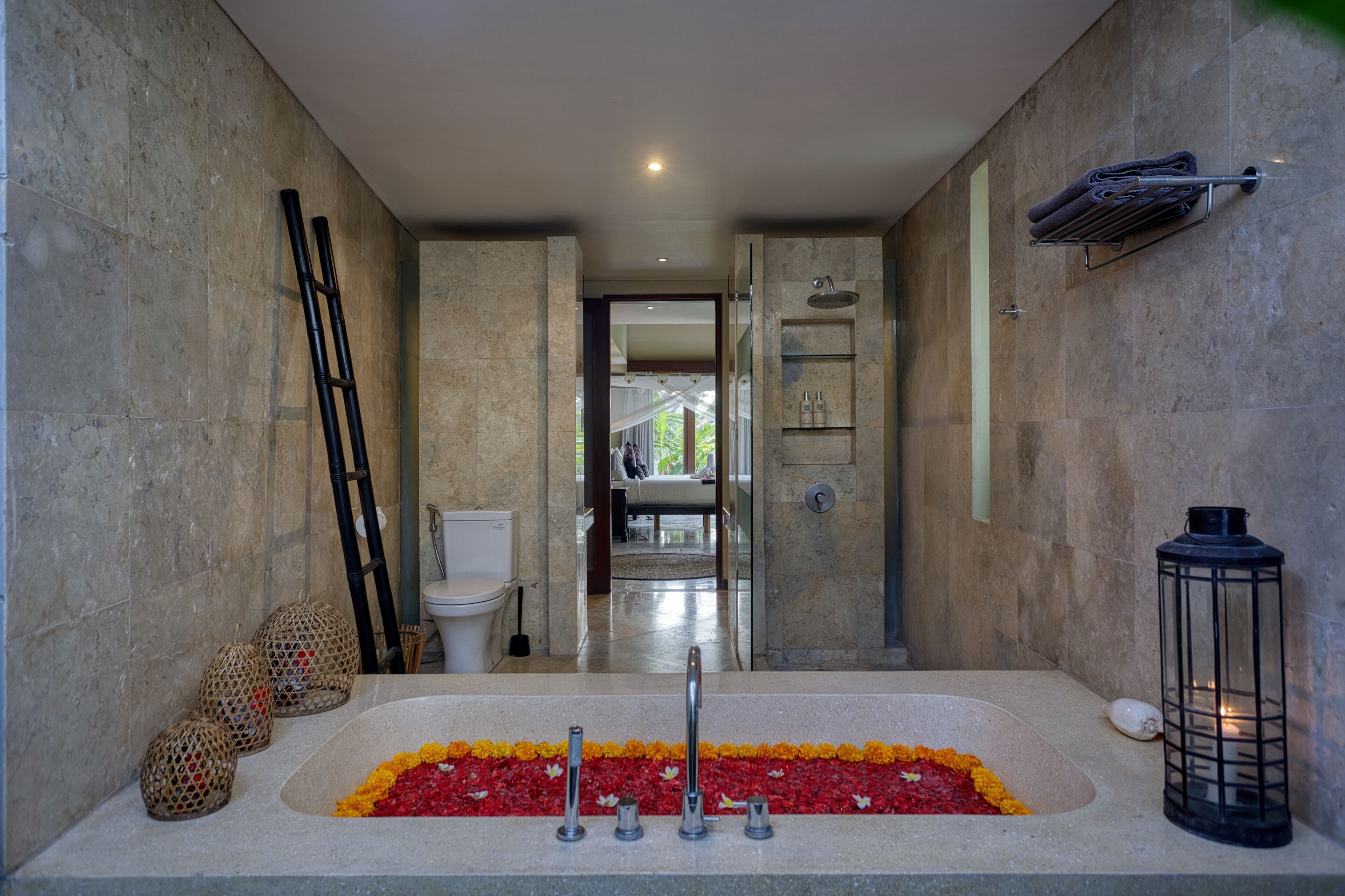 Zimmersafe, individuell dekoriert, individuell eingerichtet