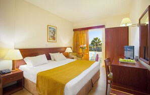 Minibar, iron/ironing board, free WiFi, bed sheets