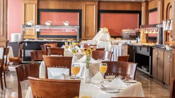 Breakfast and dinner served, international cuisine