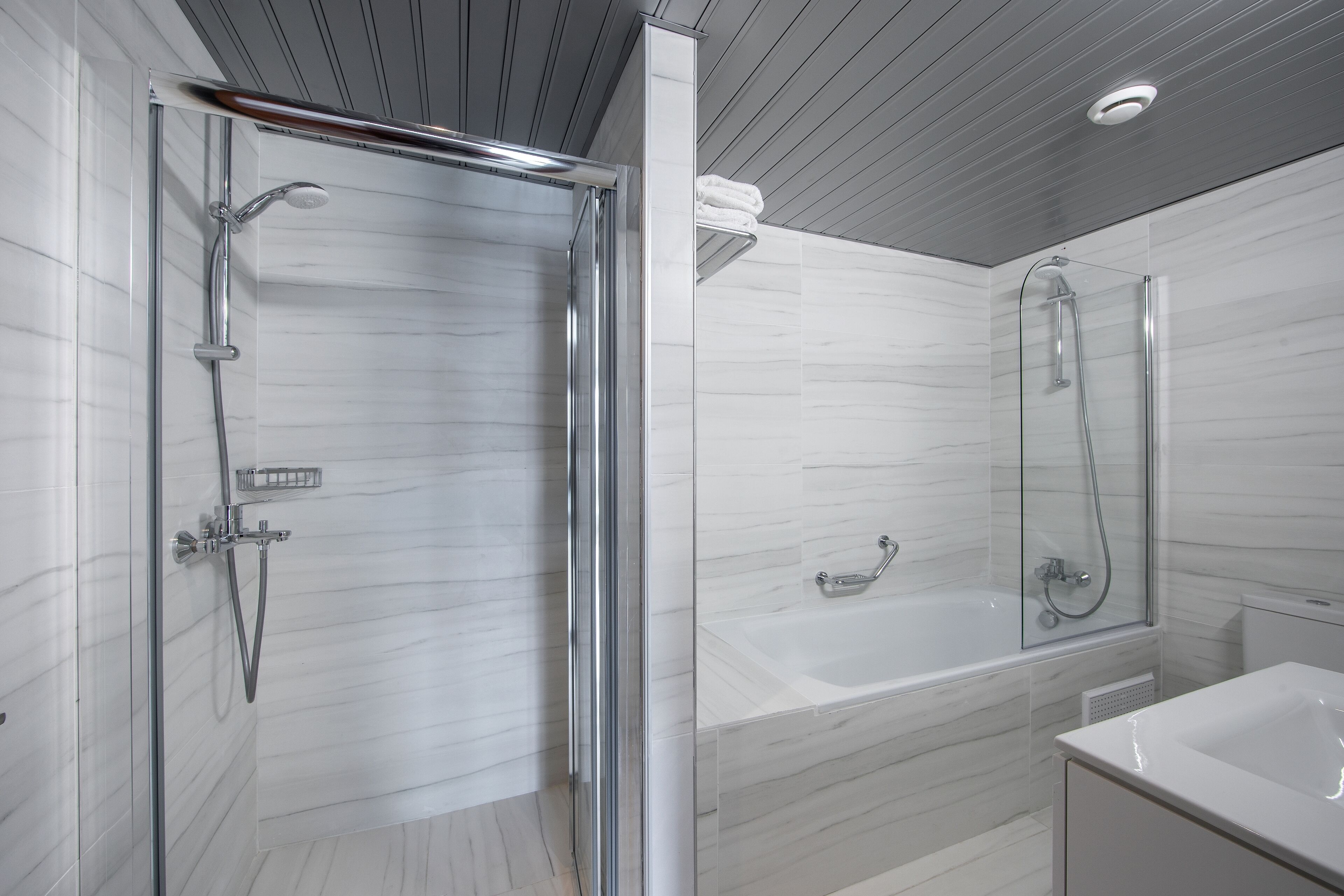 Photo - Kapetanios Limassol Hotel