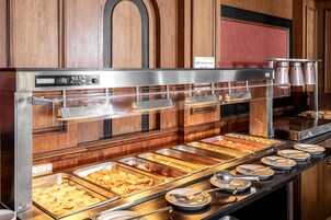 Breakfast and dinner served, international cuisine