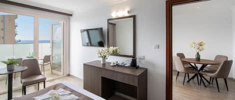 Minibar, tabla de planchar con plancha, wifi gratis y ropa de cama