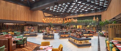 3 restaurants, breakfast, lunch, dinner served; international cuisine