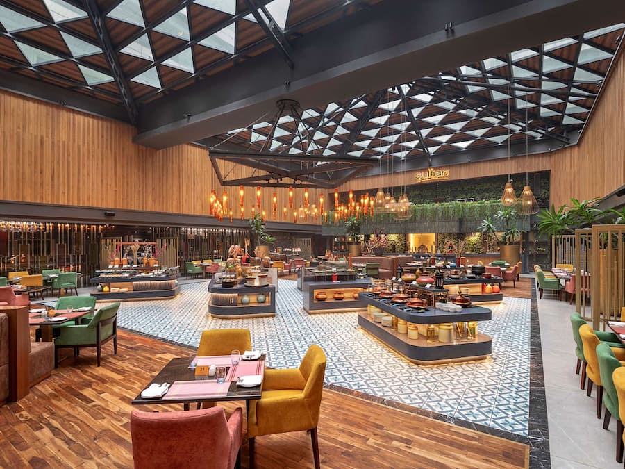 3 restaurants, breakfast, lunch, dinner served; international cuisine