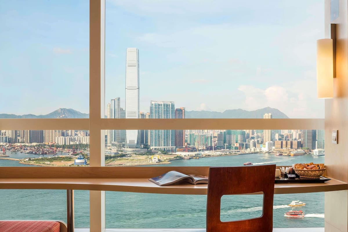 Caja de seguridad en la habitación y escritorio