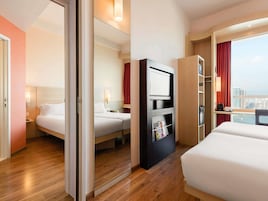 Family Room, Multiple Beds