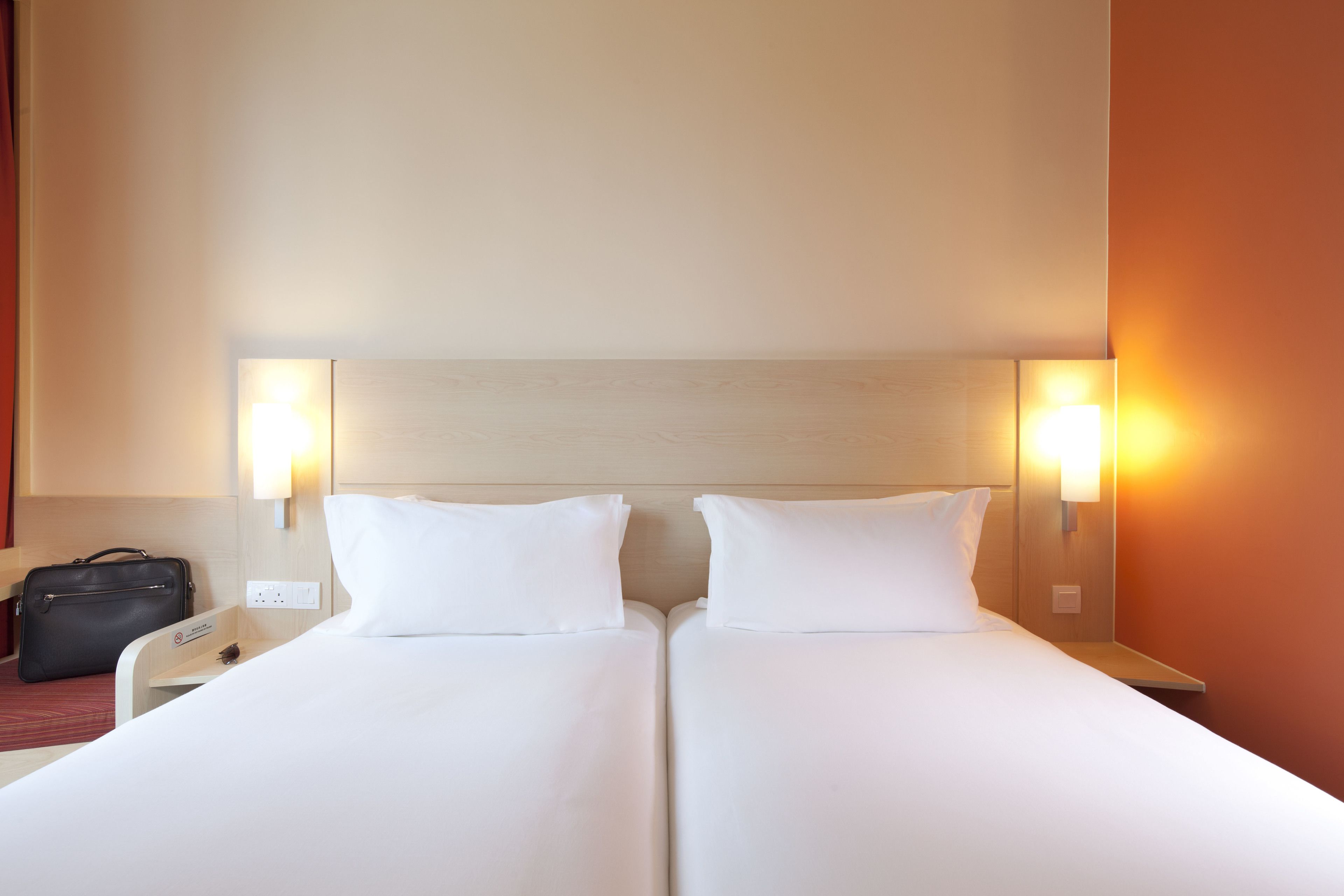 in-room safe, desk, laptop workspace, blackout curtains