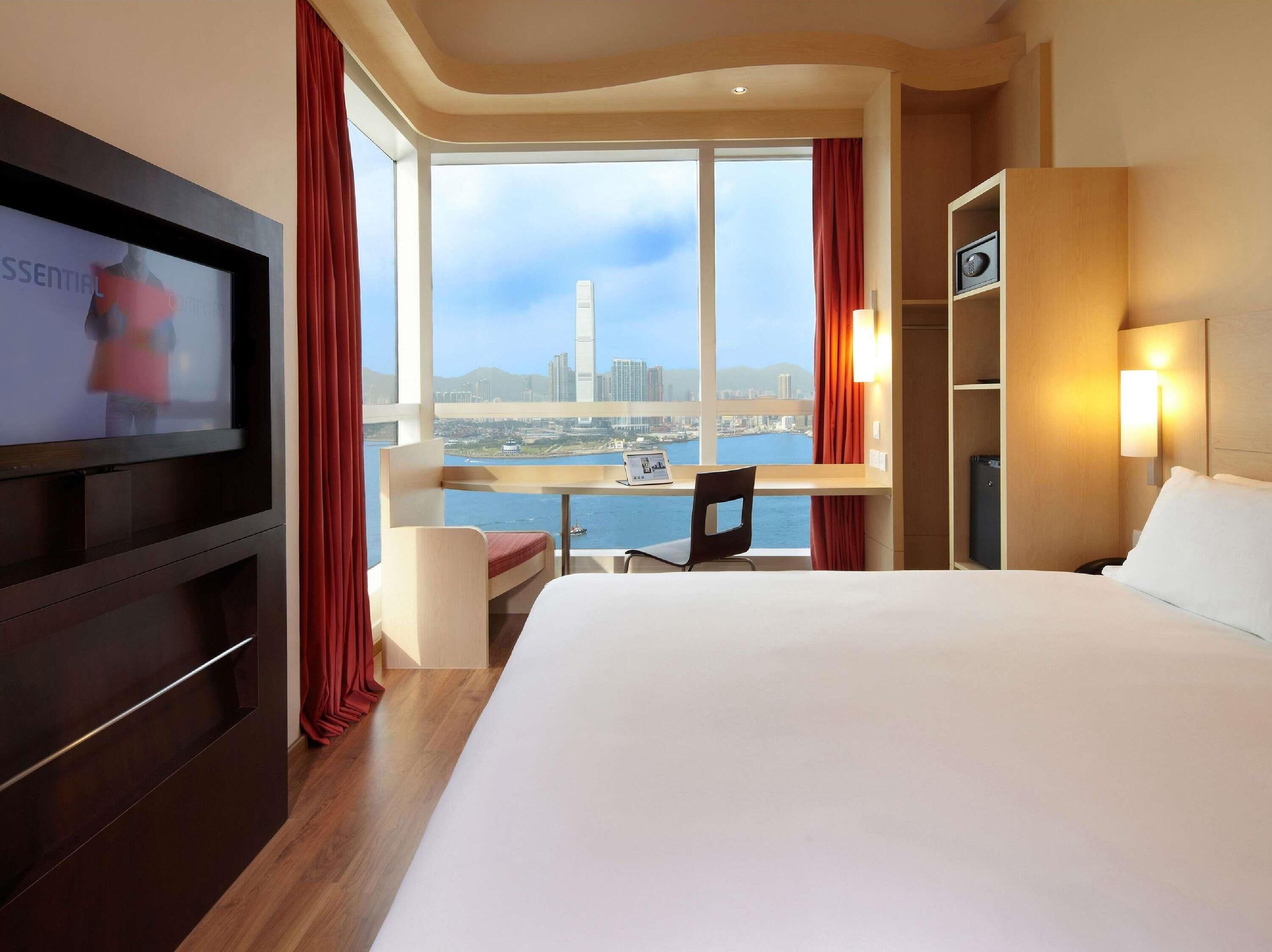 Superior Room, 1 Queen Bed, Harbour View | In-room safe, desk, laptop workspace, blackout curtains