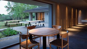 Outdoor dining - L Hotel DU LAC (Nagahama)