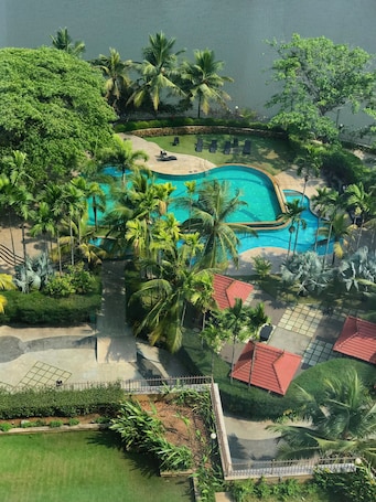 1 bedroom, premium bedding, minibar, in-room safe