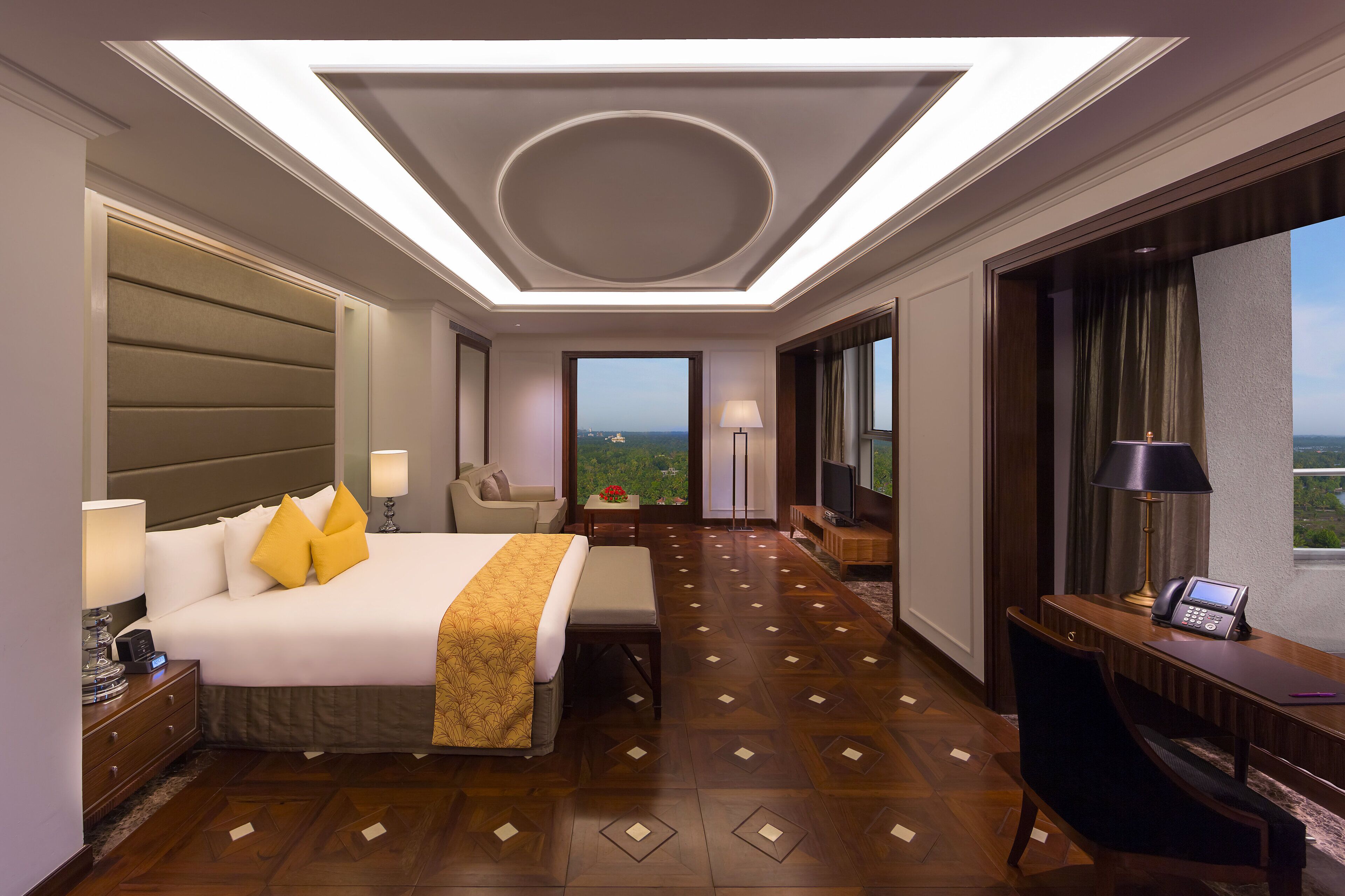 Presidential Room, 1 King Bed, Club lounge access | Premium bedding, minibar, in-room safe, desk