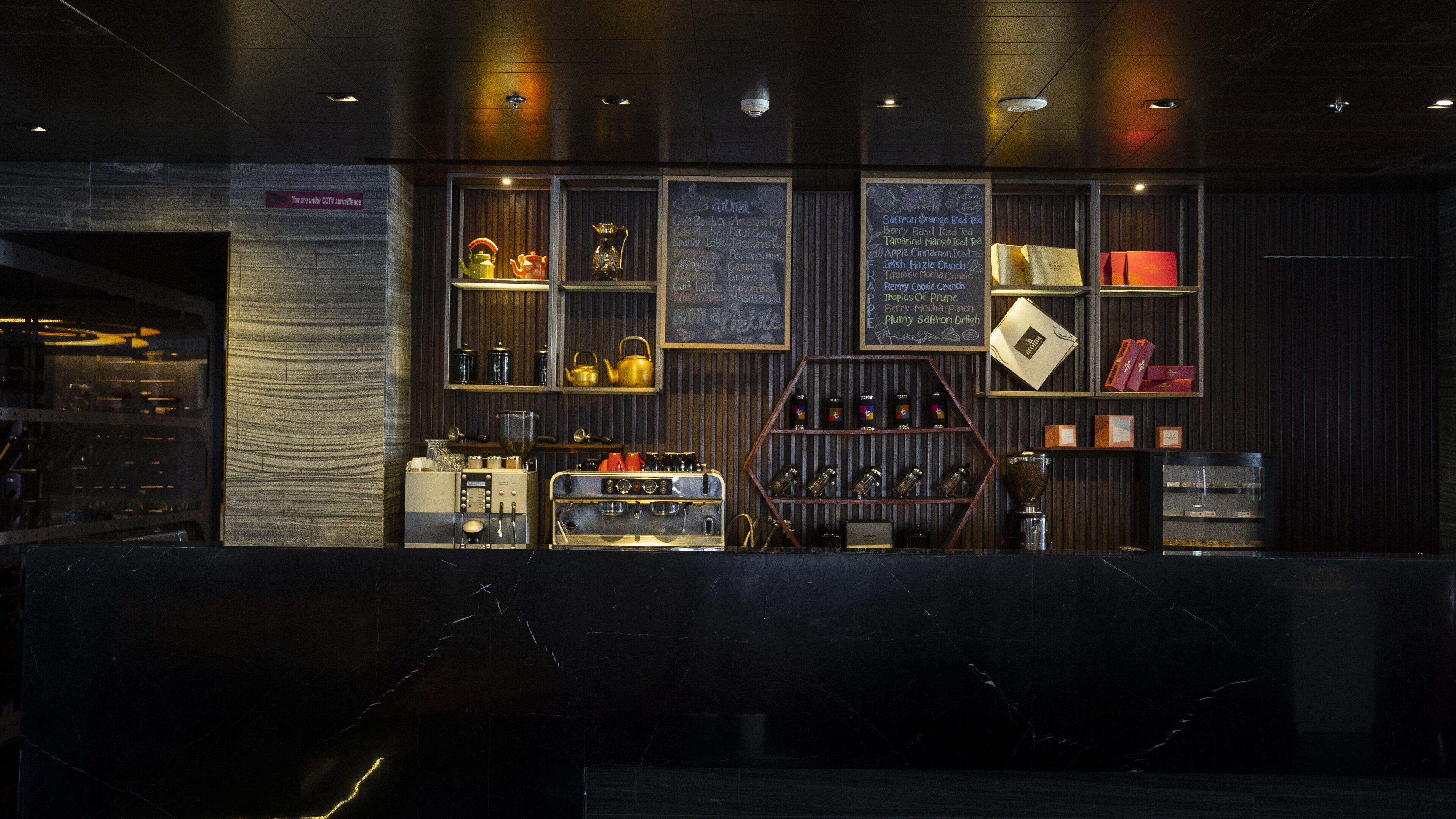 3 restaurants, breakfast, lunch, dinner served; international cuisine