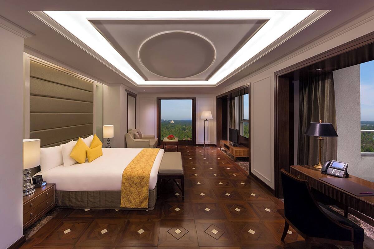 Presidential Room, 1 King Bed, Club Lounge Access | Premium bedding, minibar, in-room safe, desk