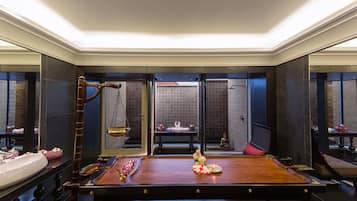 Couples treatment rooms, hot tub, steam room, body treatments
