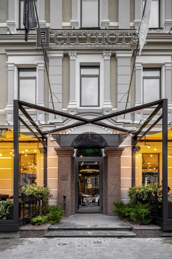 Property entrance - Cityhotel (Kyiv)