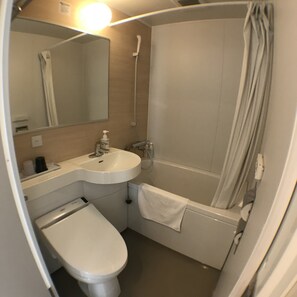 Combined shower/bathtub, deep-soaking bathtub, free toiletries - Frame Hotel Sapporo (Sapporo)