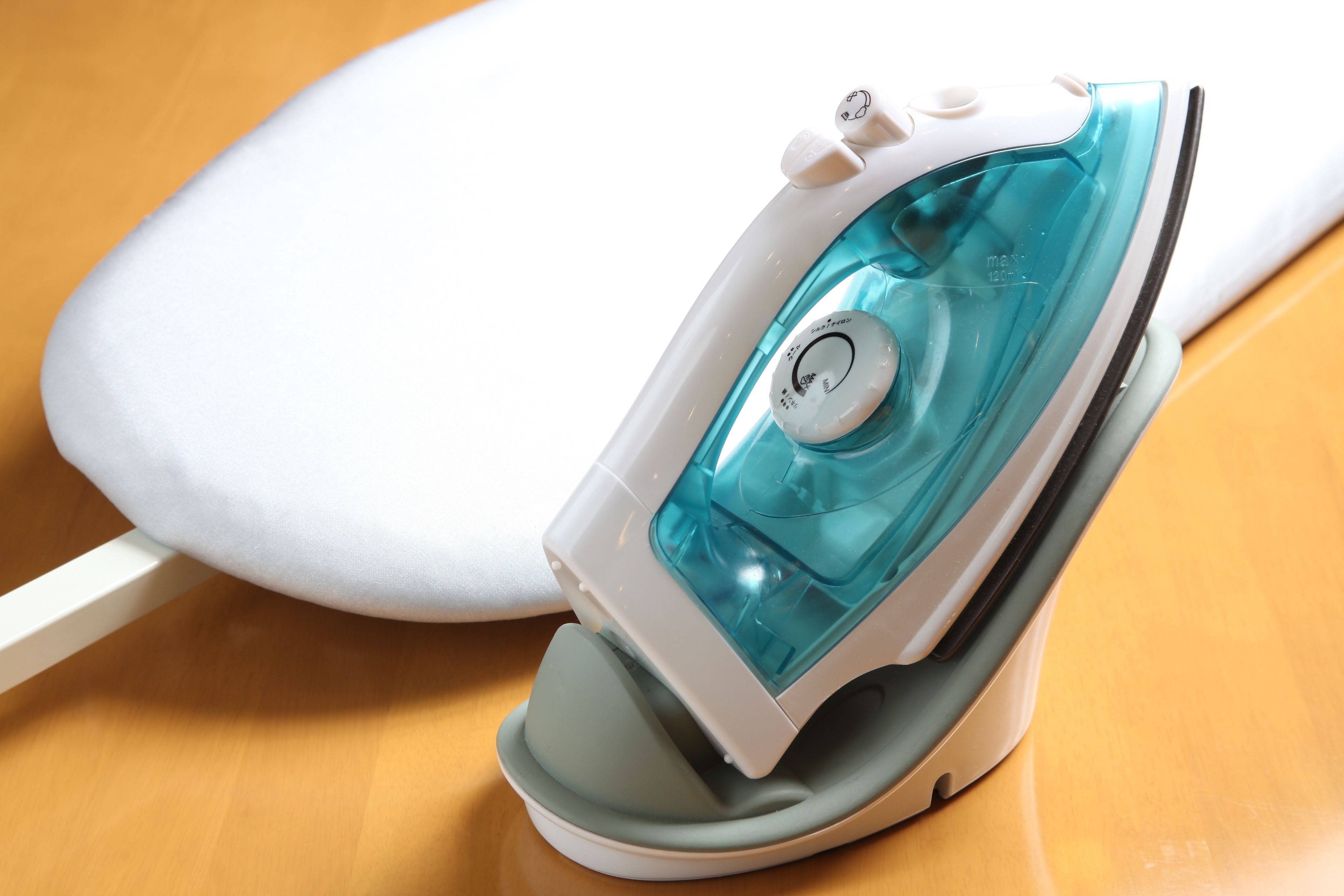 combined shower/bathtub, deep-soaking bathtub, free toiletries