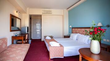 Deluxe Double Room, City View | Soundproofing, free WiFi, bed sheets